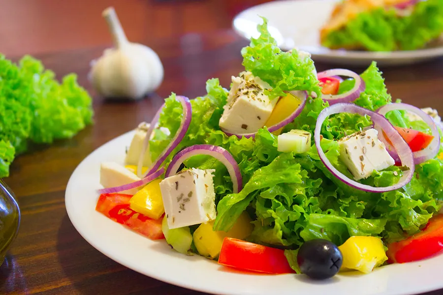Pet zanimljivih prolećnih obrok-salata za produktivan dan